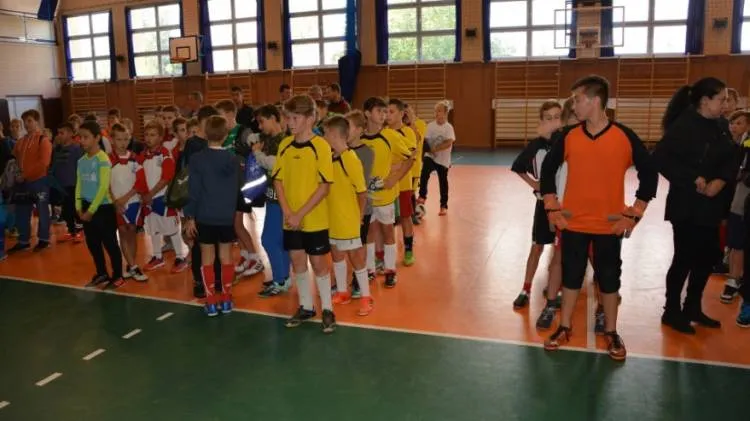 Mistrzostwa w halowym turnieju piłki nożnej chłopców w Świniarsku 