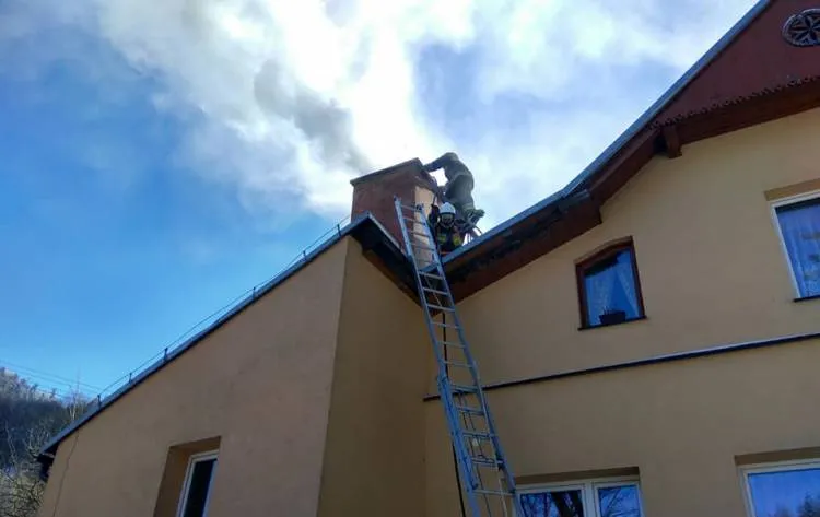 Obidza: Pożar sadzy w przewodzie kominowym