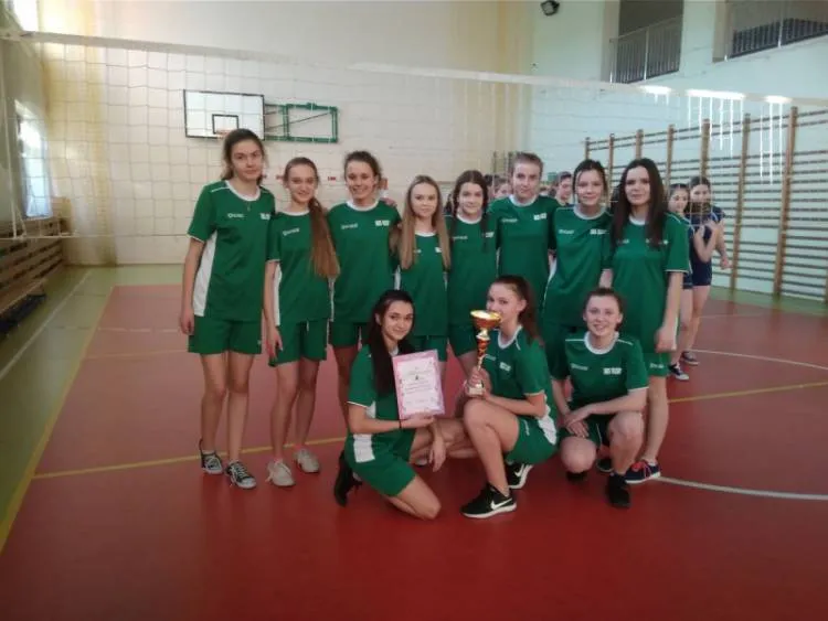 Dziewczęta z Mogilna mistrzyniami gminy w piłce siatkowej