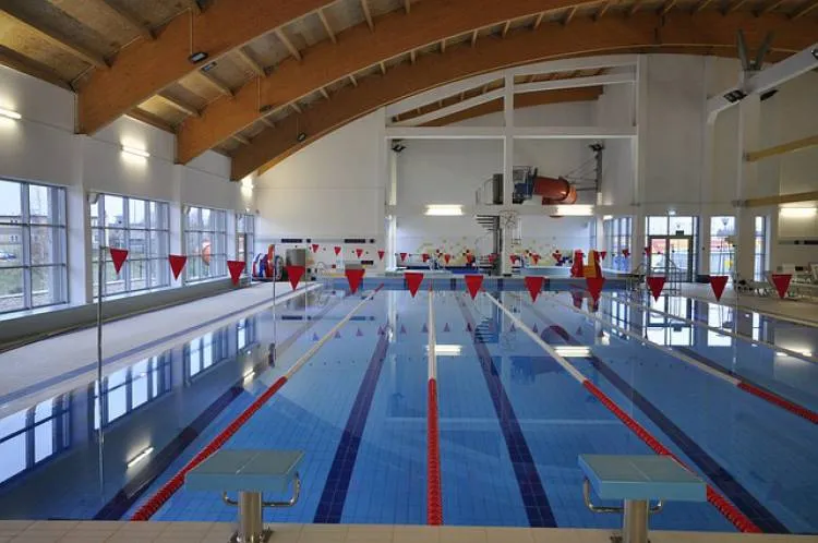 Od 1 maja taniej skorzystasz z basenu oraz sauny w MOSiR