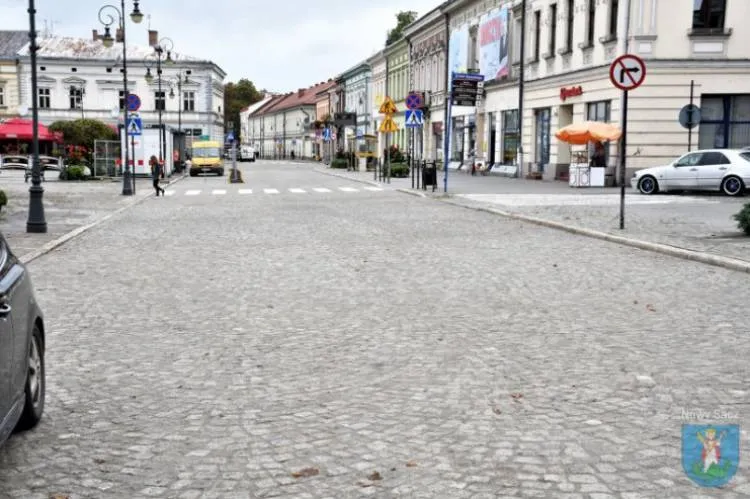 Zakończył się pierwszy etap wymiany nawierzchni wokół rynku