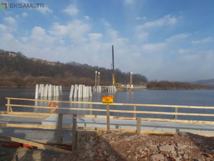Prace przy budowie mostu w Kurowie nabierają tempa