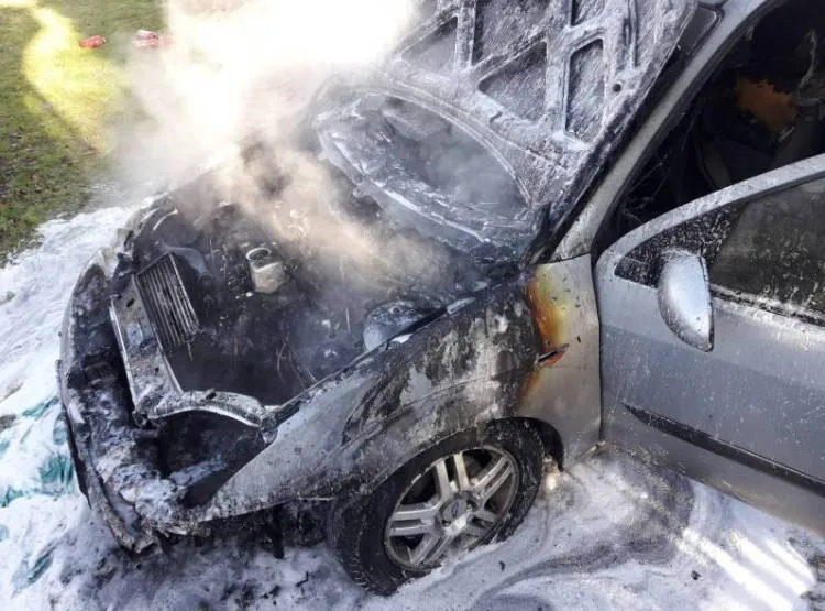 Na ul. Juranda samochód stanął w płomieniach