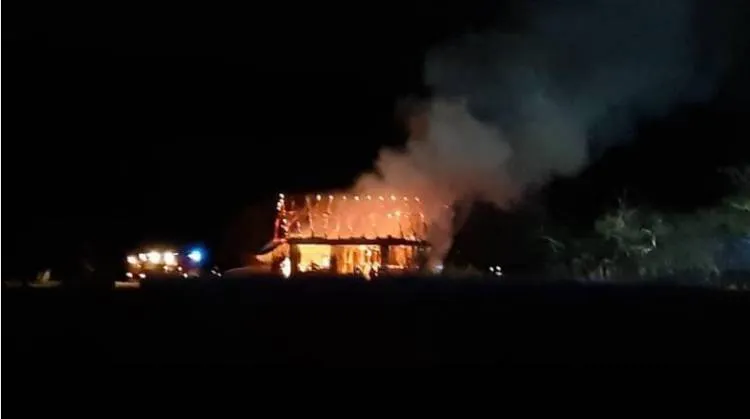 Łącko. 9 zastępów straży gasiło pożar stodoły