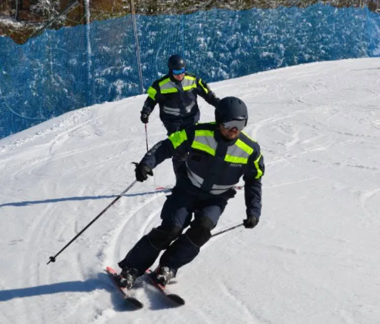 Policyjni narciarze rywalizowali na stoku Czorsztyn Ski