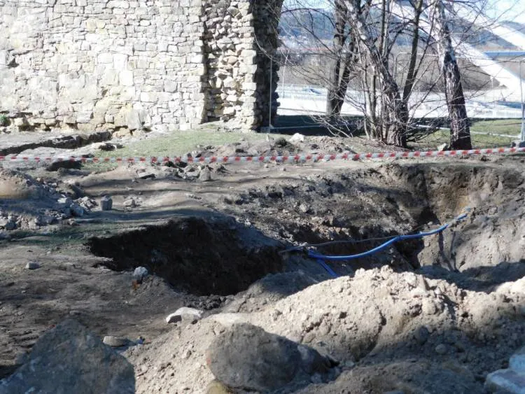 Badanie archeologiczne w ruinach nowosądeckiego Zamku Królewskiego