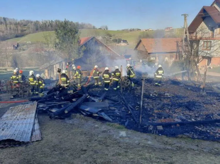 Pożar budynku gospodarczego Żeleźnikowa Wielka