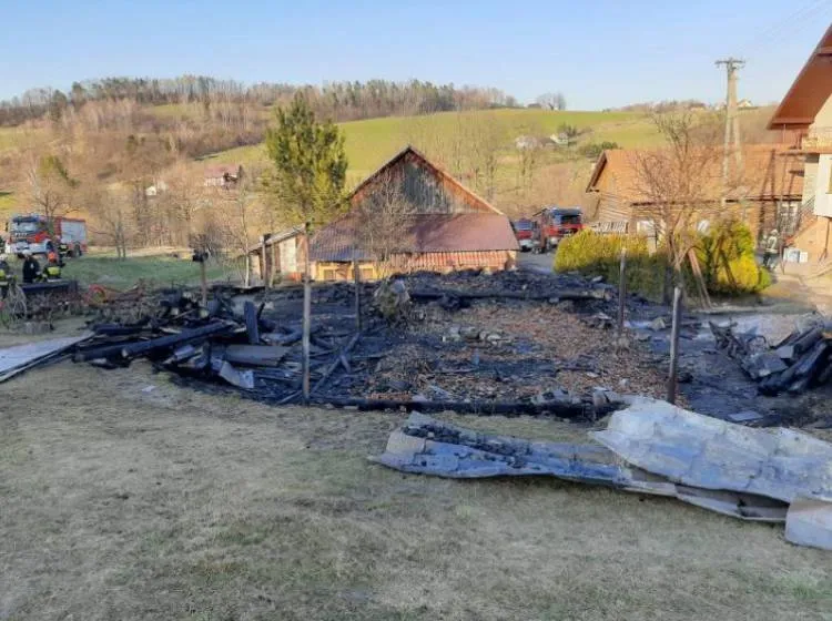 Pożar budynku gospodarczego Żeleźnikowa Wielka