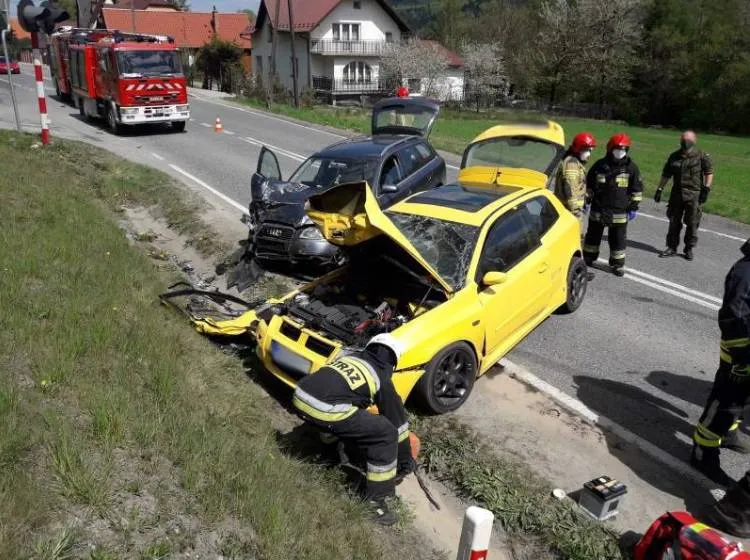 zderzenie dwóch samochodów osobowych w Barcicach