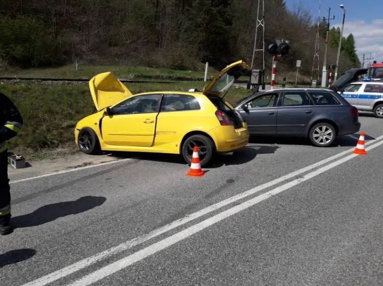 zderzenie dwóch samochodów osobowych w Barcicach