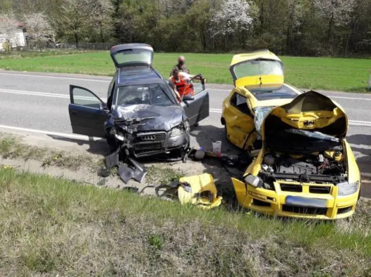 zderzenie dwóch samochodów osobowych w Barcicach