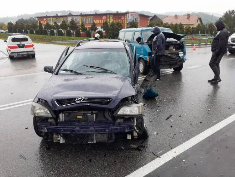 Zderzenie dwóch samochodów Łososina Dolna