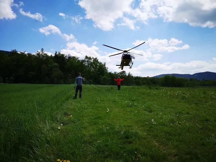 paralotniarz zawisł na drzewie w masywie Cietnia nad Wiśniową
