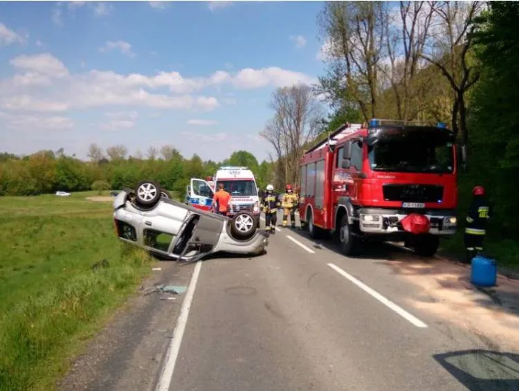 Zderzenie trzech samochodów osobowych we Frycowej