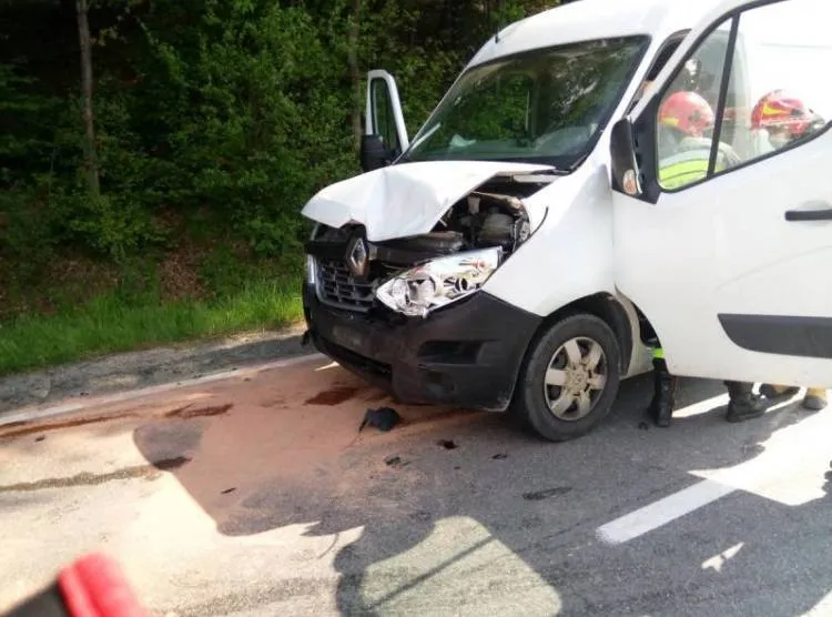 Zderzenie trzech samochodów osobowych we Frycowej