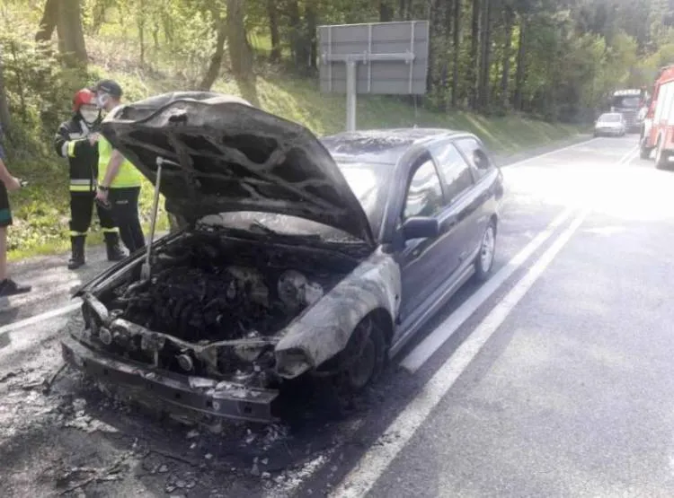 Krzyżówka. Pożar komory silnika osobowego Volvo