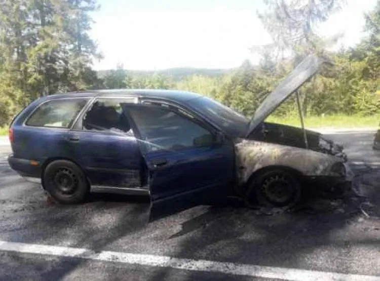 Krzyżówka. Pożar komory silnika osobowego Volvo