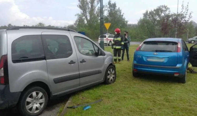 zderzenie dwóch samochodów osobowych ul. 1 Brygady Nowy Sącz
