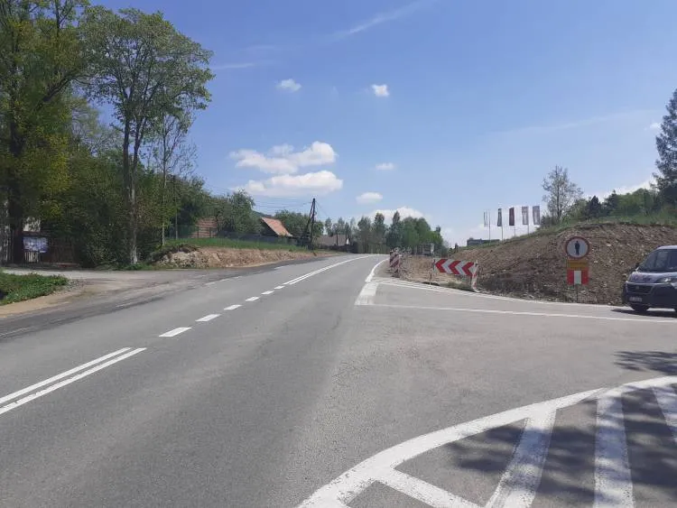 Trwa przebudowa skrzyżowania DK75, z drogą powiatową w Maciejowej