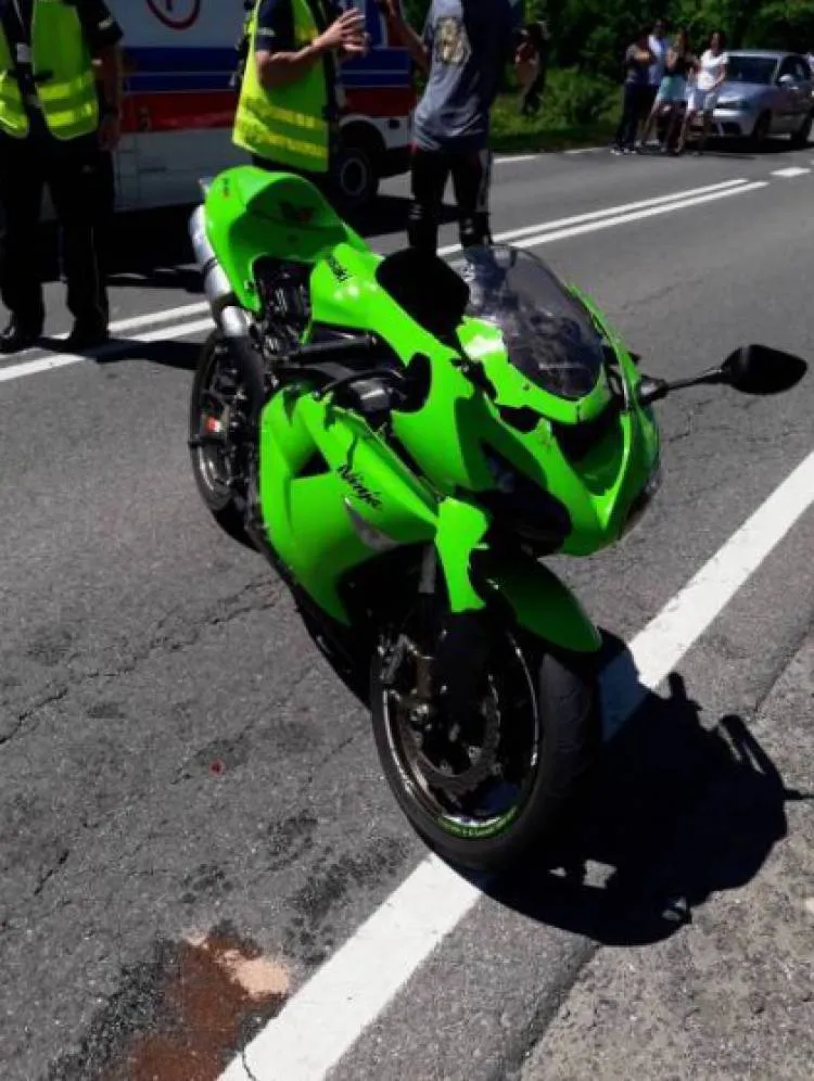 zderzenie samochodu osobowego i dwóch motocykli Frycowa