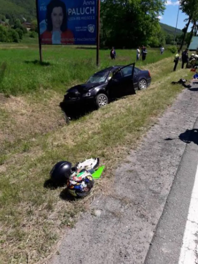 zderzenie samochodu osobowego i dwóch motocykli Frycowa