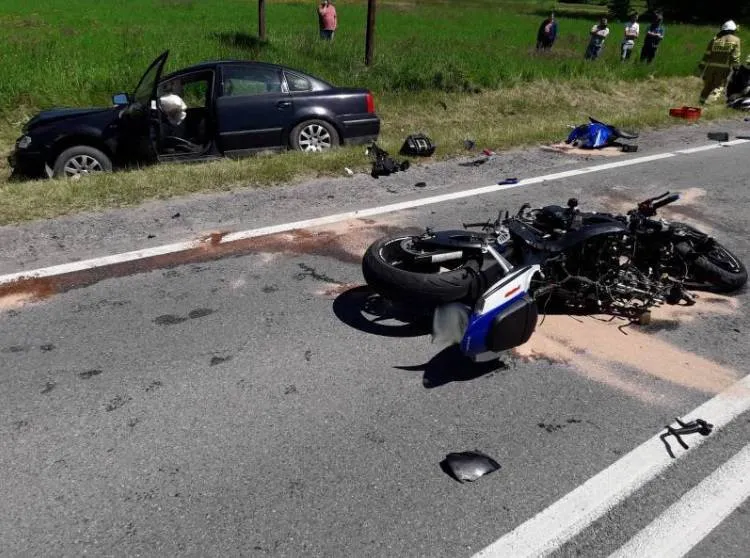 zderzenie samochodu osobowego i dwóch motocykli Frycowa