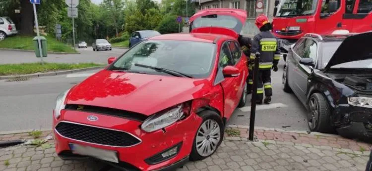 Na Jagiellońskiej zderzyły się dwa samochody osobowe