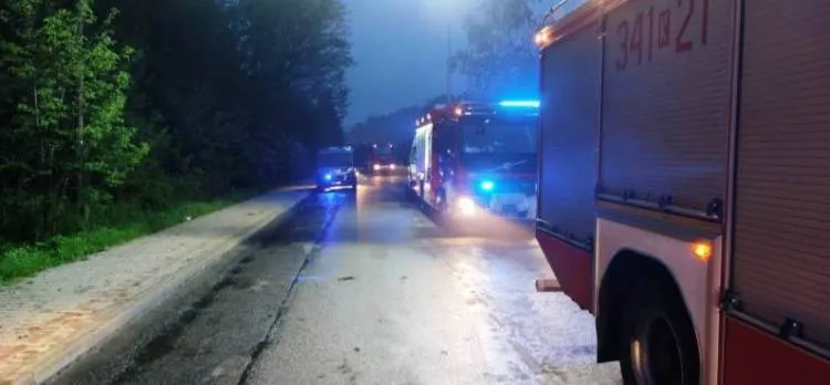 Wypadek w Chomranicach na miejscu prokurator oraz pracownicy zakładu pogrzebowego