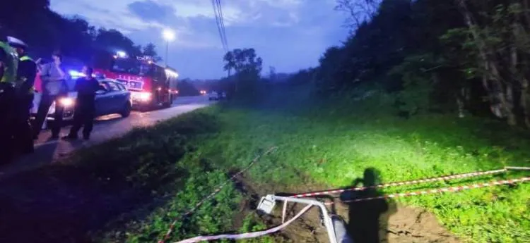 Wypadek w Chomranicach na miejscu prokurator oraz pracownicy zakładu pogrzebowego