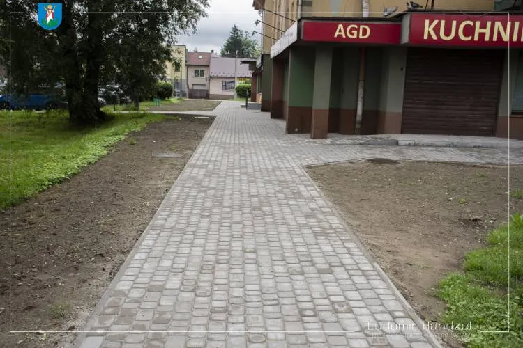 Koniec remontu chodnika i parkingu przy skrzyżowaniu ulic Nawojowskiej i Królowej Jadwigi Nowy Sącz