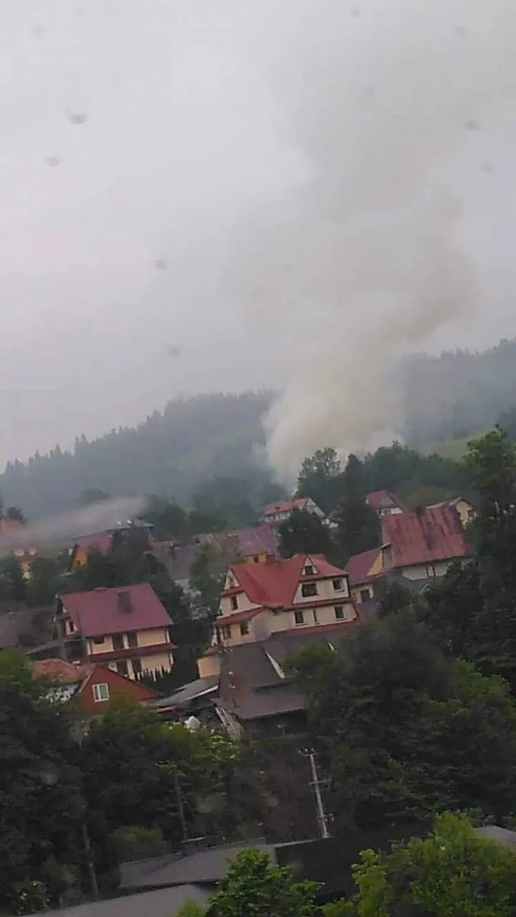 Pożar drewnianego budynku mieszkalnego w miejscowości Niedźwiedź