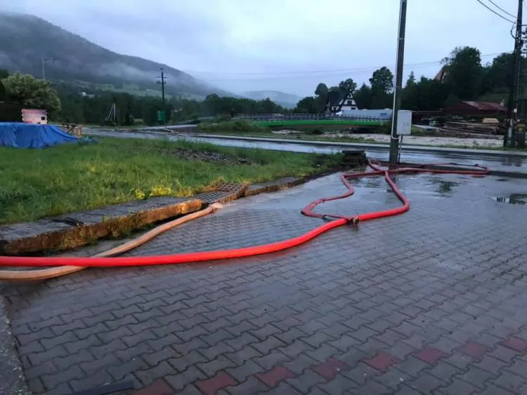 Strażacy walczą ze skutkami intensywnych deszczy w regionie