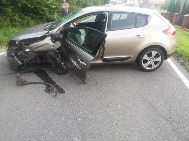 Zderzenie trzech osobówek w Długołęce-Świerkli