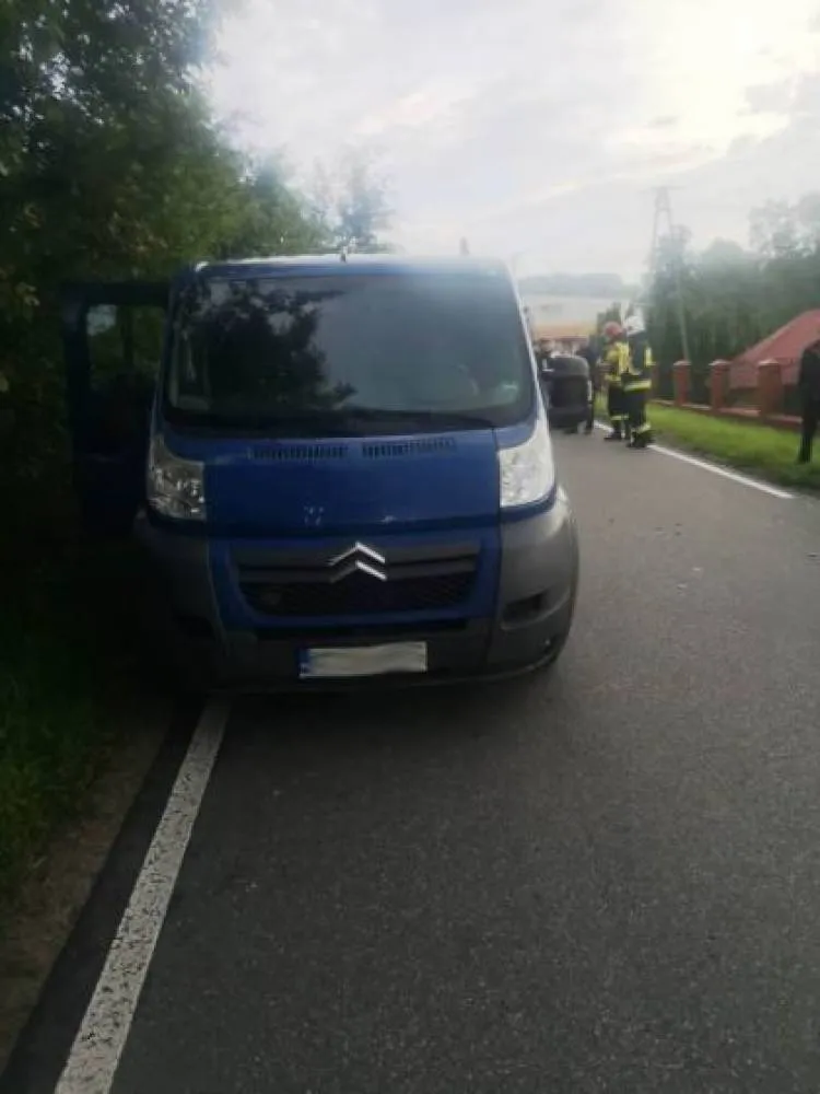 Zderzenie trzech osobówek w Długołęce-Świerkli