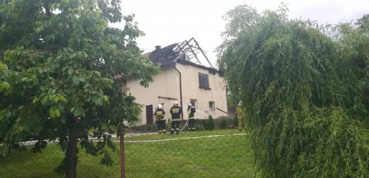 Gaboń. Piorun uderzył w budynek gospodarczy