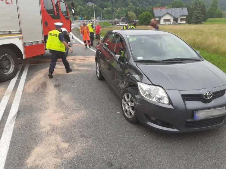 Zderzenie trzech samochodów w Łososinie Dolnej