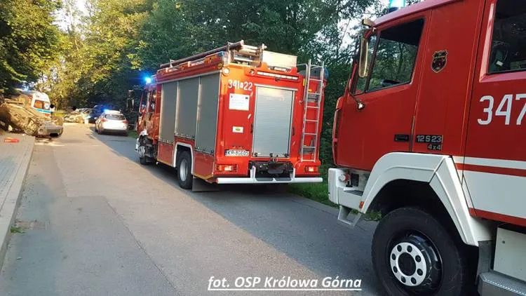 Kamionka Wielka. Kolizja dwóch pojazdów. Jeden z nich wylądował na dachu