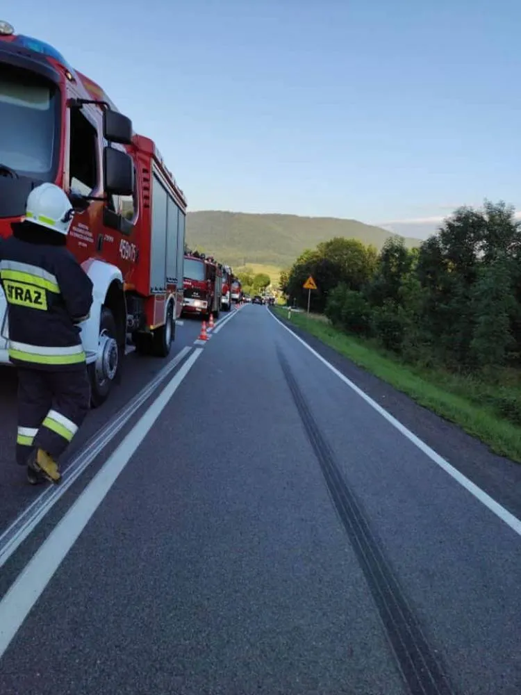 Dobra. Samochód zderzył się z wozem konnym