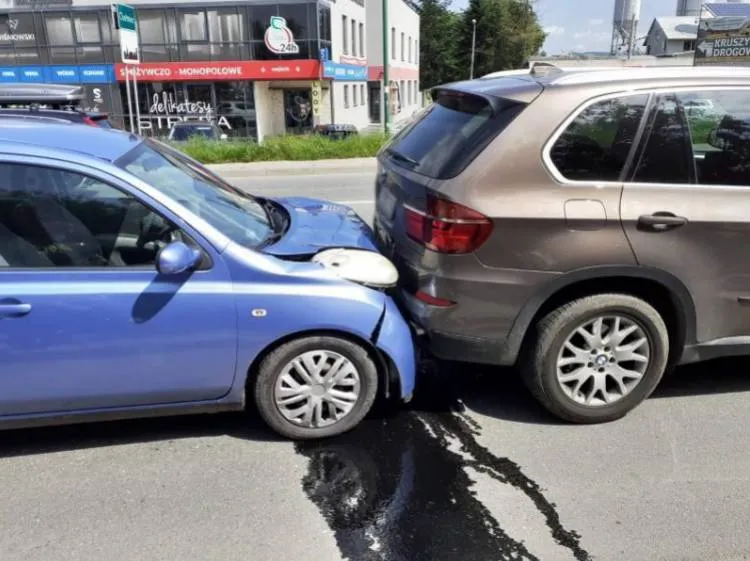 Zderzenie trzech aut na ul. Krakowskiej. Wśród pasażerów dziecko