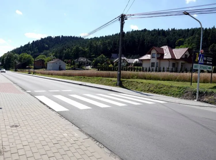 Marcinkowice. Przebudowana droga i sześć oświetlonych przejść dla pieszych