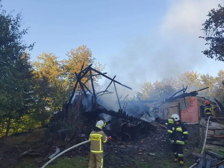 W Szczereżu spłonął budynek gospodarczy
