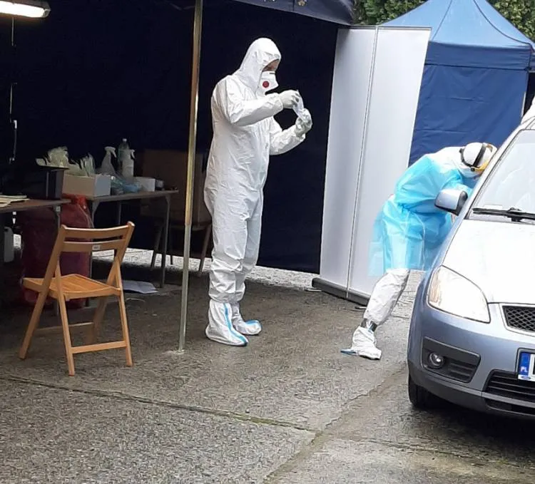 Przy ul. Wiśniowieckiego rozpoczęło się pobieranie wymazów Nowy Sącz