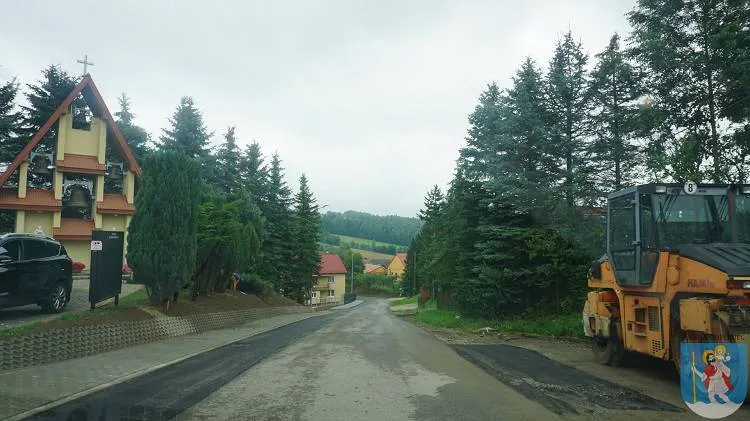 Trwa przebudowa dróg gminnych w Wielogłowach i Librantowej