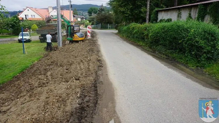 Trwa przebudowa dróg gminnych w Wielogłowach i Librantowej