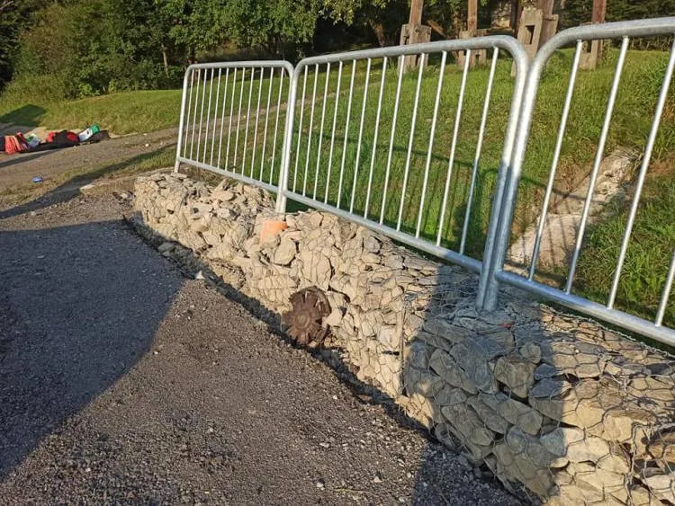 Wypadek w Ropie. Kierowca zasnął za kierownicą