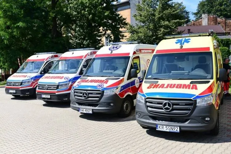 17 sierpnia do Małopolski trafi 16 kolejnych ambulansów