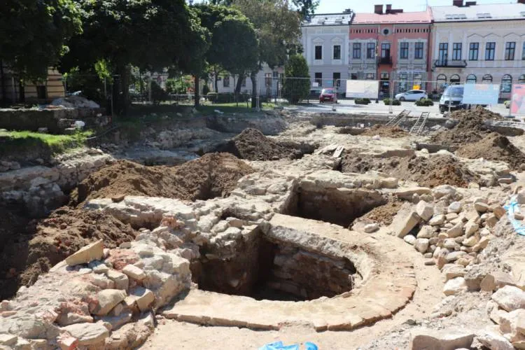 Archeolodzy prowadzą kolejny etap prac na sądeckim ratuszu