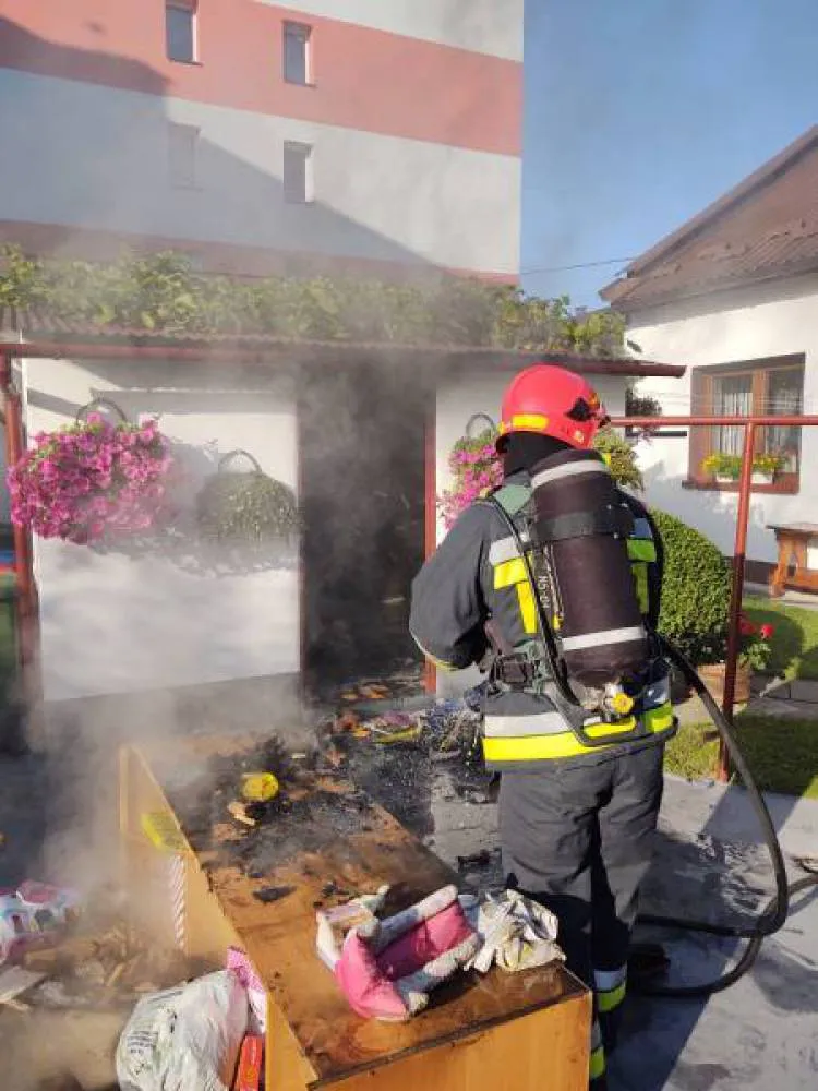 Strazacy gasili pożar budynku gospodarczego na ul. Naściszowskiej Nowy sącz