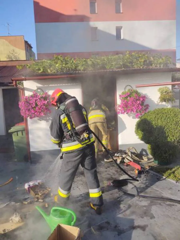 Strazacy gasili pożar budynku gospodarczego na ul. Naściszowskiej Nowy sącz