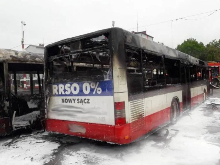 Na ul. Wyspiańskiego spłonęły trzy autobusy, ale udało się uratować dwa Nowy Sącz